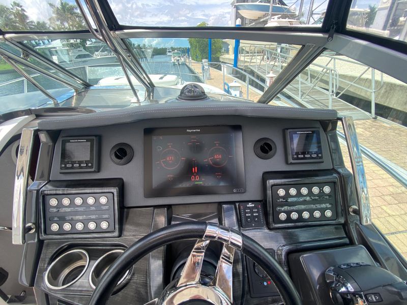 2018 Monterey 335 Sport Yacht