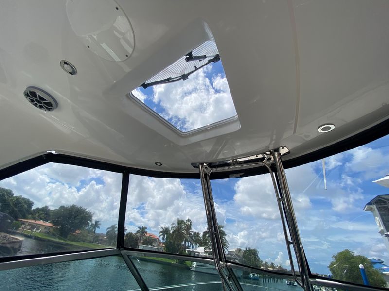 2018 Monterey 335 Sport Yacht