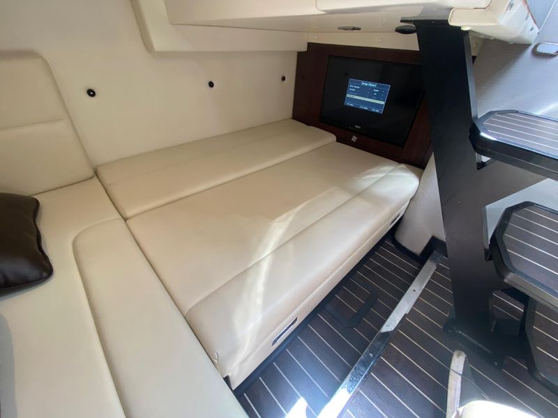 2018 Monterey 335 Sport Yacht