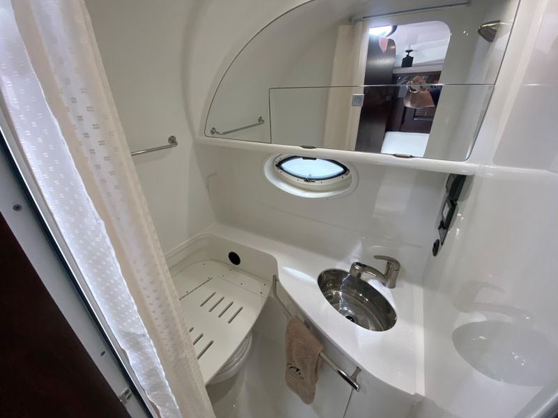 2018 Monterey 335 Sport Yacht