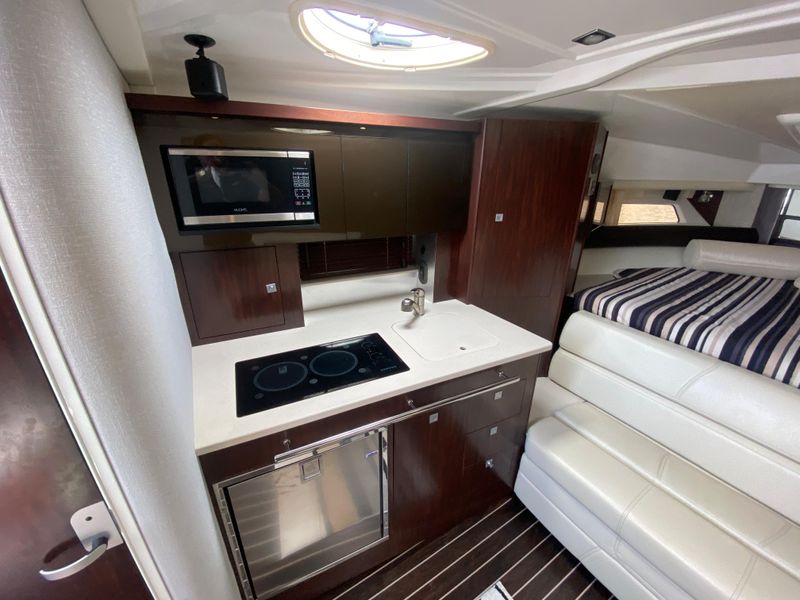 2018 Monterey 335 Sport Yacht