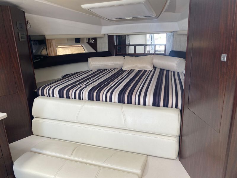 2018 Monterey 335 Sport Yacht