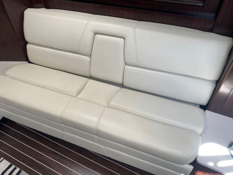 2018 Monterey 335 Sport Yacht