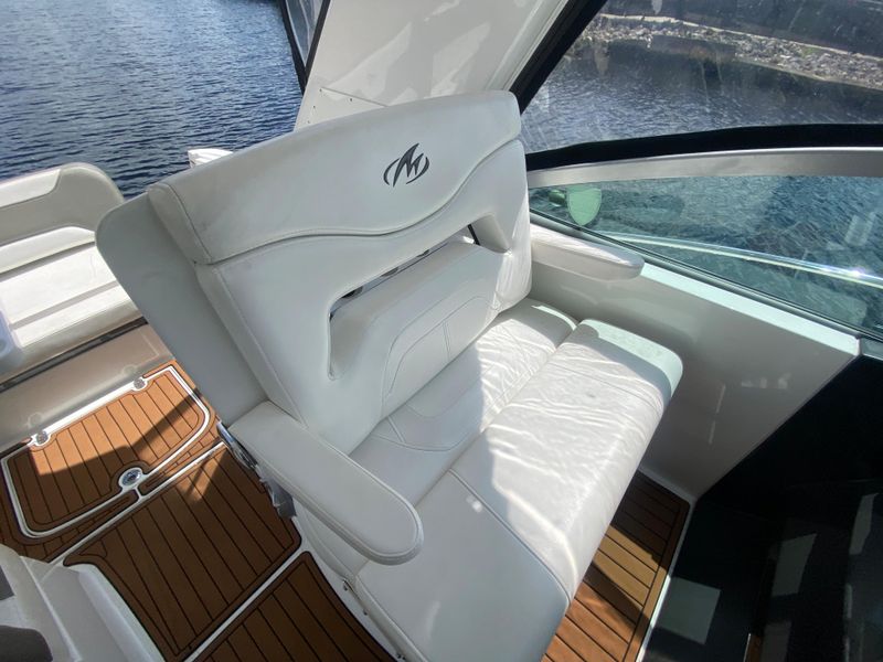 2018 Monterey 335 Sport Yacht