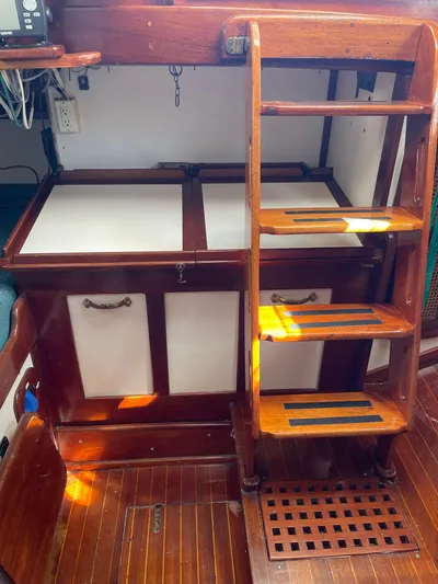 Tuckerbrnuck Yacht Photos Pics 