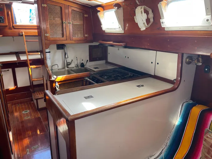 Tuckerbrnuck Yacht Photos Pics 