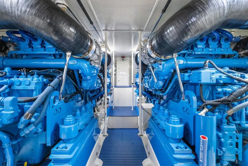 Whiskey Kilo Yacht Photos Pics Engine Room