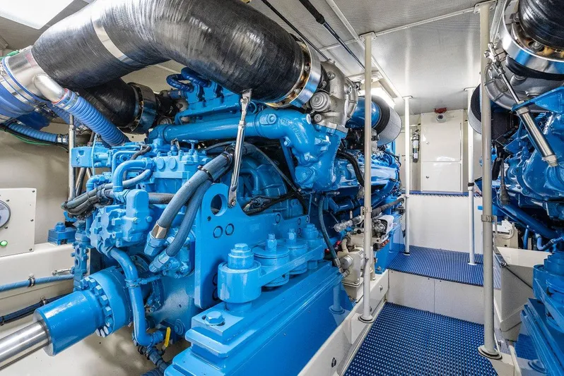 Whiskey Kilo Yacht Photos Pics Engine Room