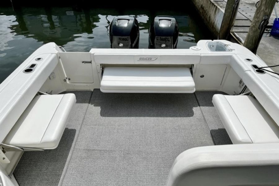 2014 Boston Whaler 315 Conquest