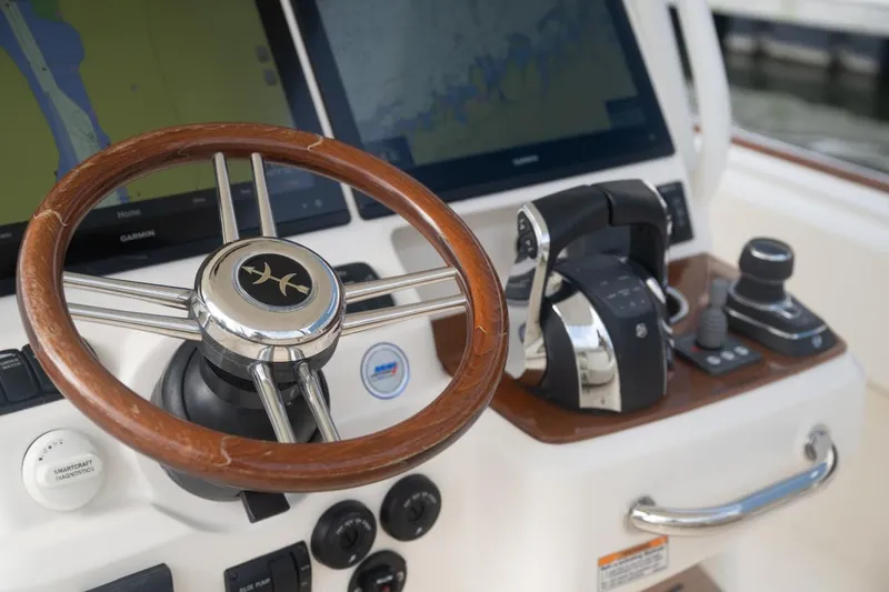 Malihini Yacht Photos Pics Steering wheel and controls of 2019 Hunt Yachts 32 Center Console boat.