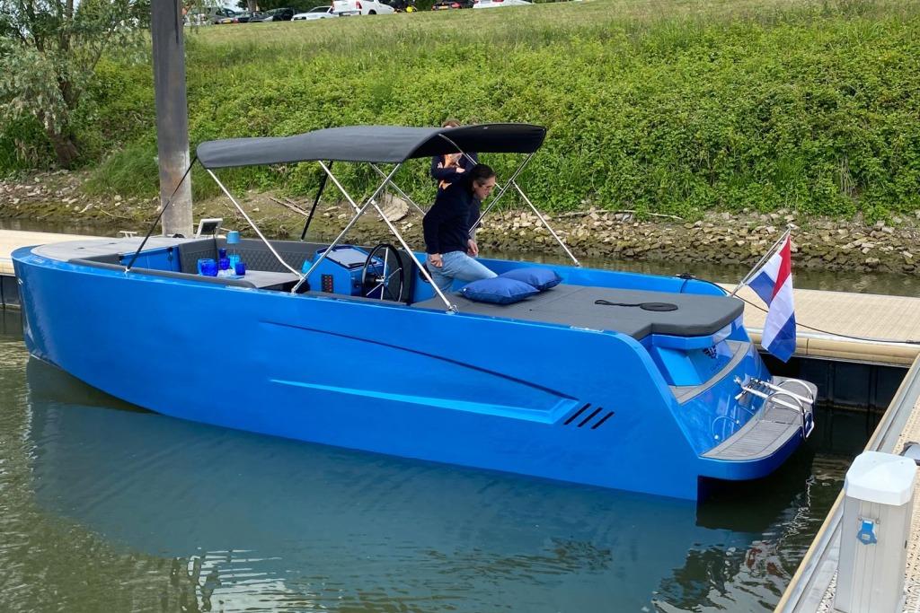 2023 Luxury 70 Tender