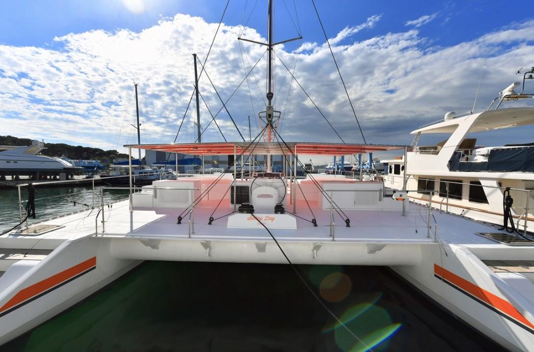 catamaran day charter a vendre