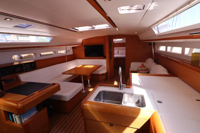 Marley 2 Yacht Photos Pics Interior of 2012 Jeanneau Sun Odyssey 509 yacht, featuring modern design and spacious seating.