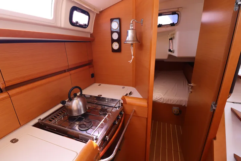 Marley 2 Yacht Photos Pics Interior of 2012 Jeanneau Sun Odyssey 509 yacht with kitchen and cabin view.