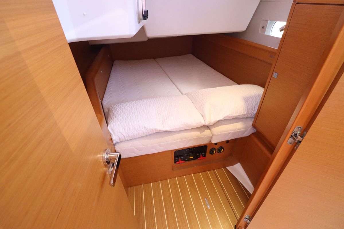 2012 Jeanneau 50 