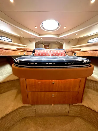 The Mystic Yacht Photos Pics Luxurious cabin interior of 2001 Maxum 4600 SCB Limited Edition yacht.