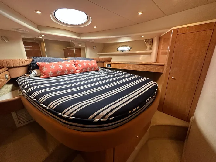 The Mystic Yacht Photos Pics Luxurious cabin interior of 2001 Maxum 4600 SCB Limited Edition yacht.