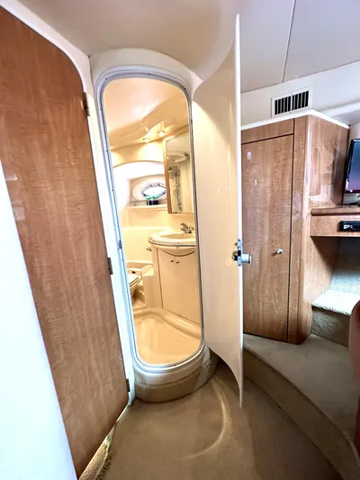 The Mystic Yacht Photos Pics 2001 Maxum 4600 SCB Limited Edition yacht interior with bathroom and wooden cabinetry.