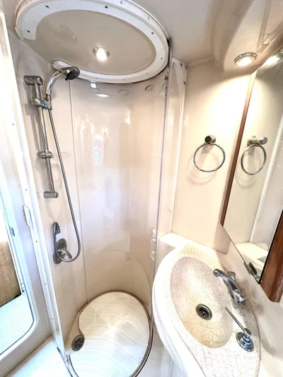 The Mystic Yacht Photos Pics 2001 Maxum 4600 SCB Limited Edition yacht bathroom with shower and sink.