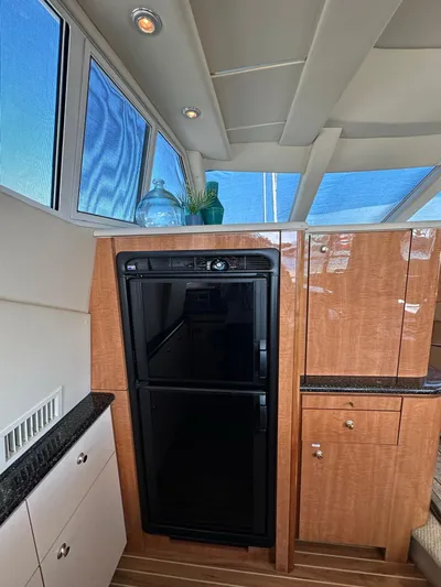 The Mystic Yacht Photos Pics Interior of 2001 Maxum 4600 SCB yacht with modern kitchen cabinetry and large windows.