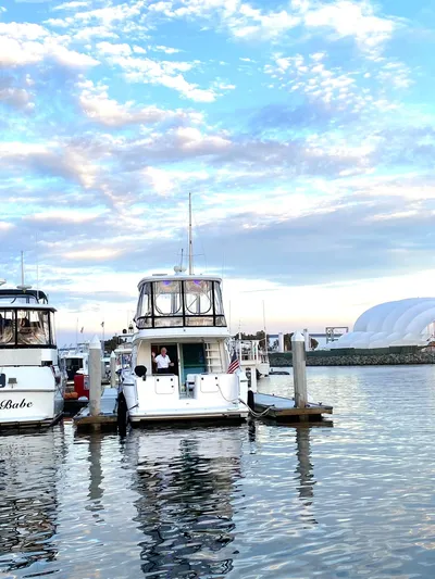 The Mystic Yacht Photos Pics 2001 Maxum 4600 SCB Limited Edition yacht docked at marina under blue sky.