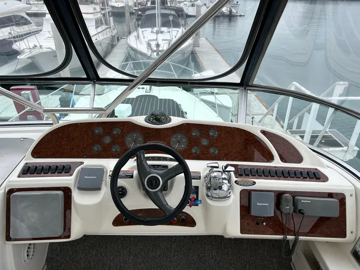 The Mystic Yacht Photos Pics Cockpit view of 2001 Maxum 4600 SCB Limited Edition yacht at marina.