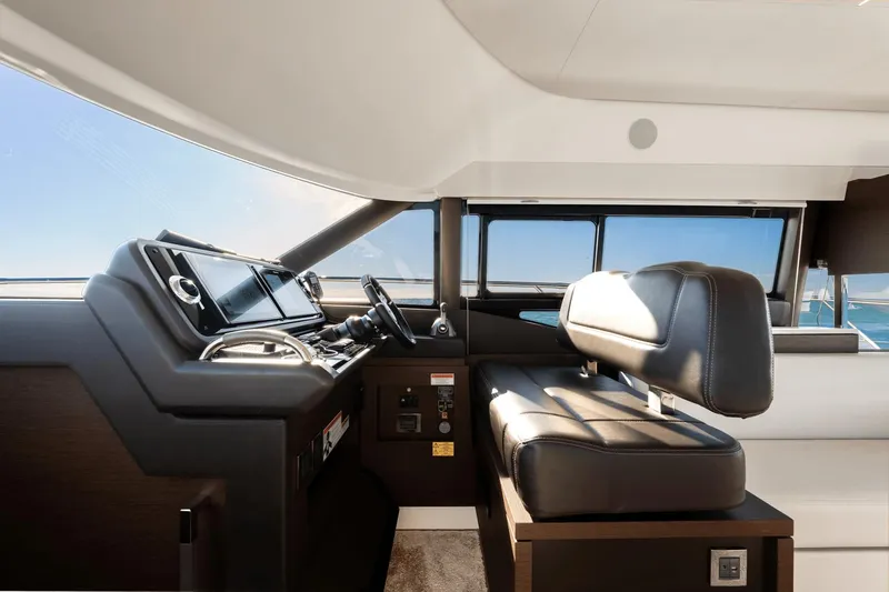 Luvick Ll Yacht Photos Pics 