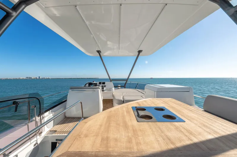 Luvick Ll Yacht Photos Pics 