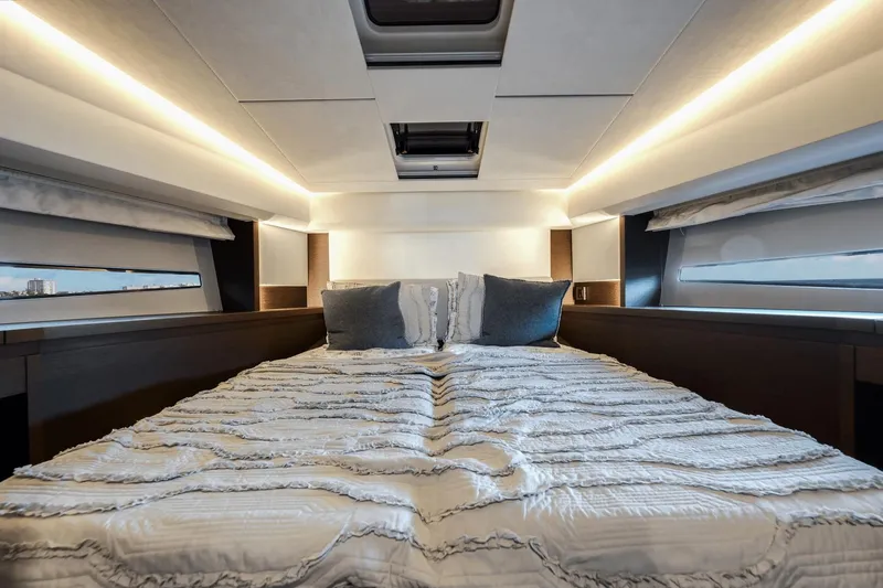 Luvick Ll Yacht Photos Pics 