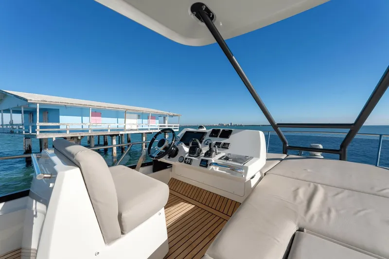 Luvick Ll Yacht Photos Pics 