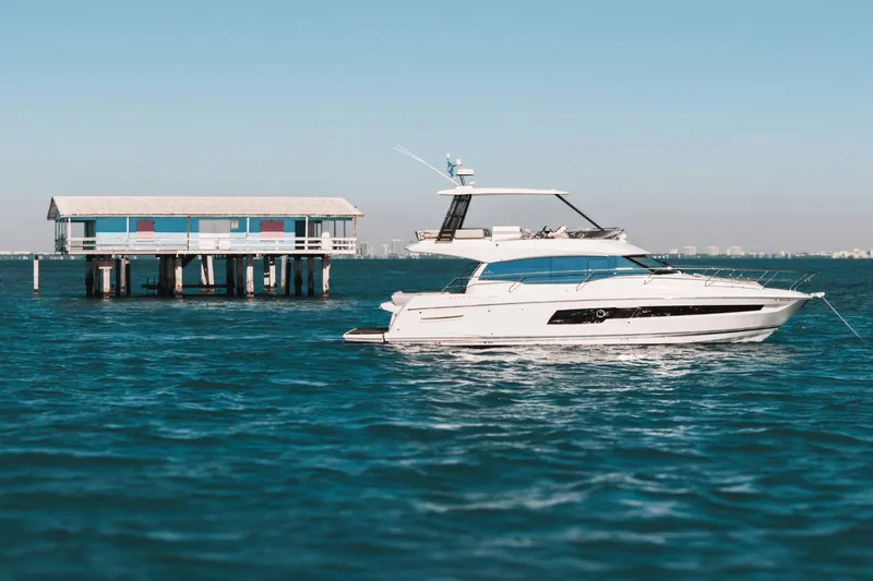 Luvick Ll Yacht Photos Pics 