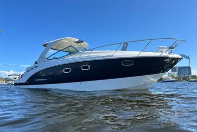 Chaparral 330 Signature