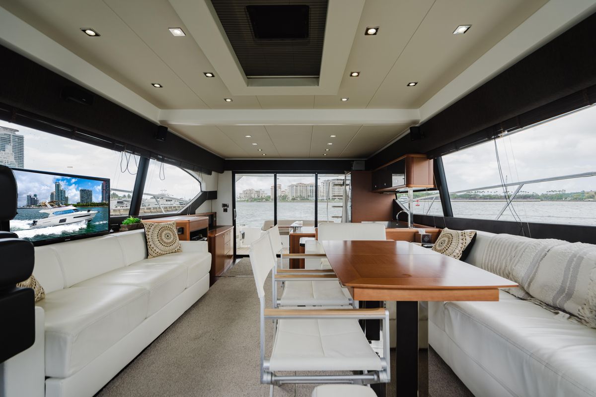 2014 Prestige 62 