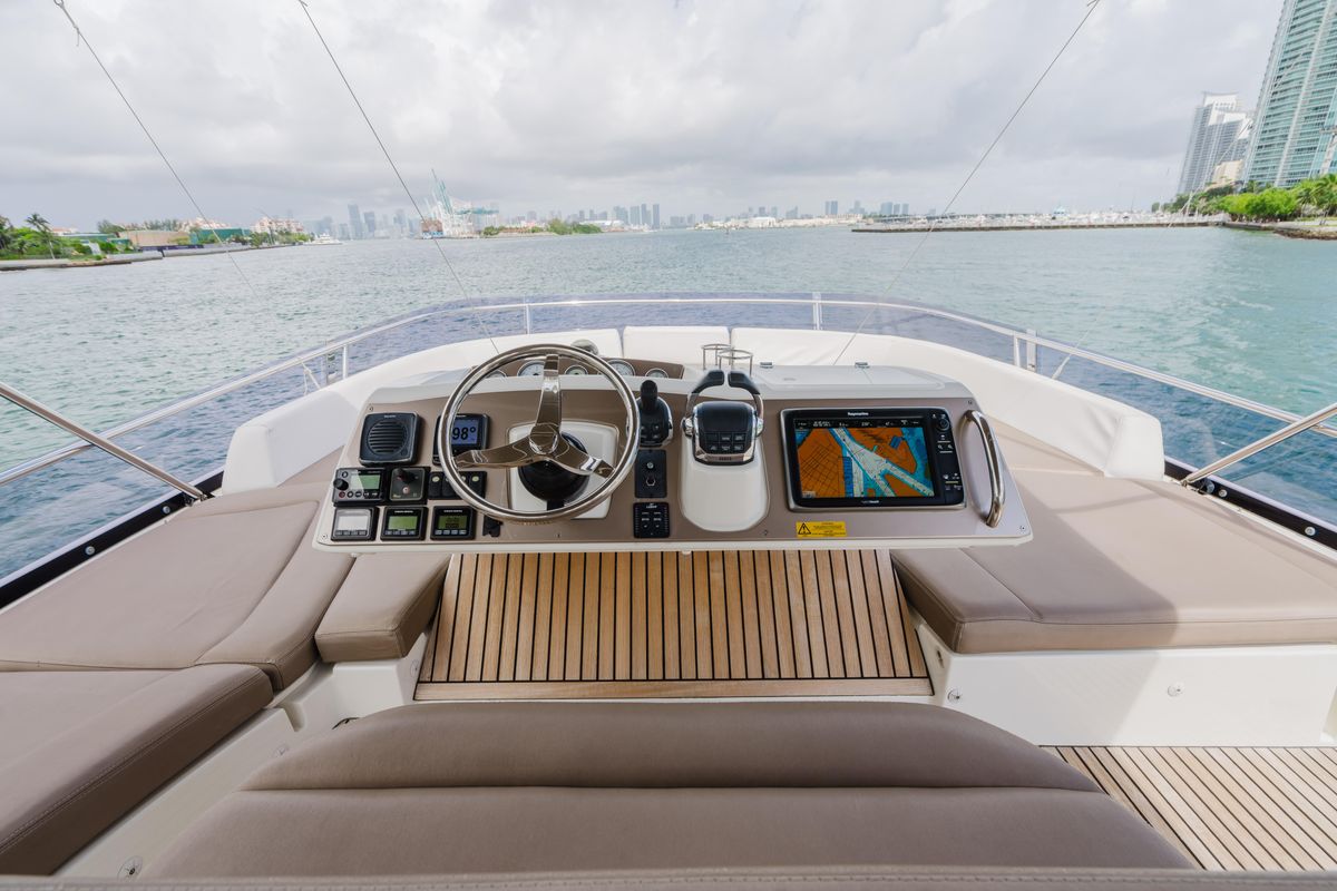 2014 Prestige 62 
