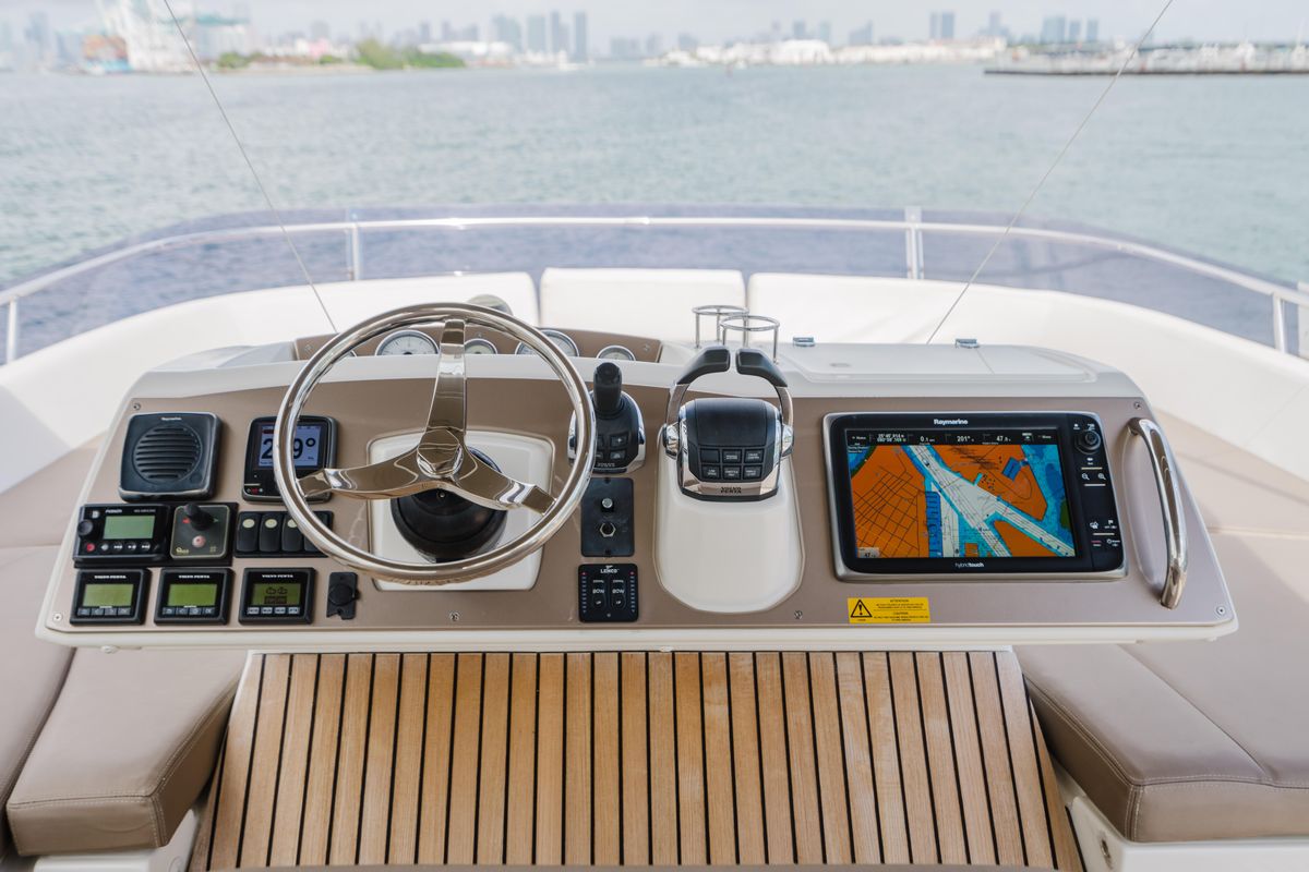 2014 Prestige 62 