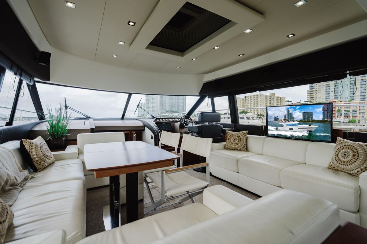 2014 Prestige 62 