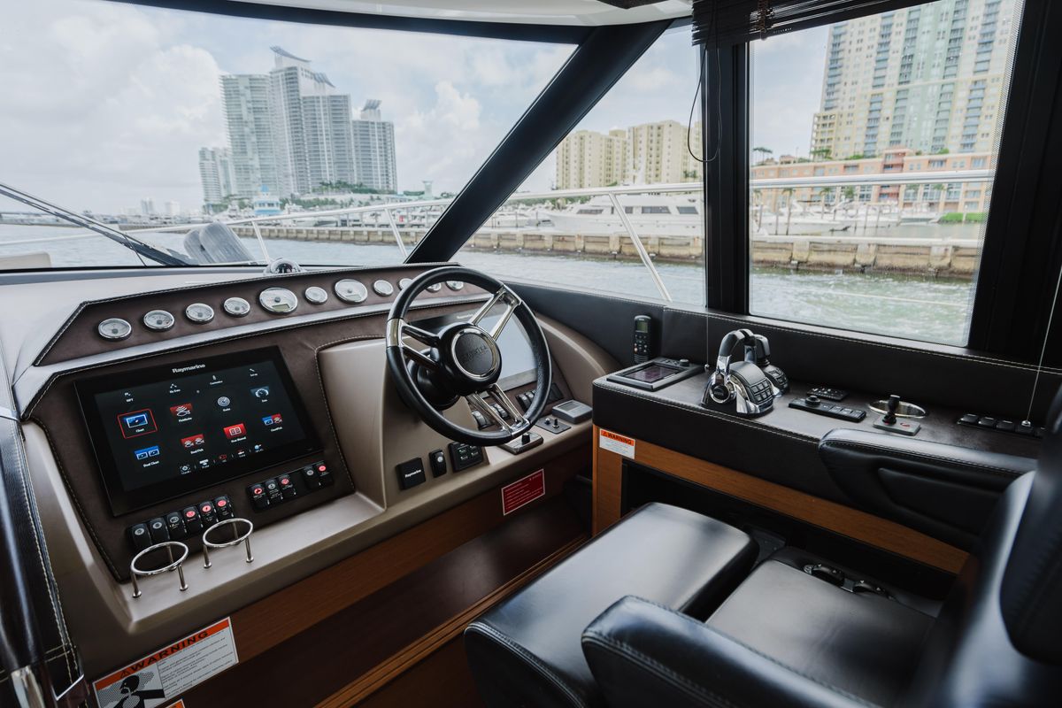 2014 Prestige 62 