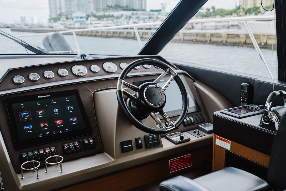 2014 Prestige 62 
