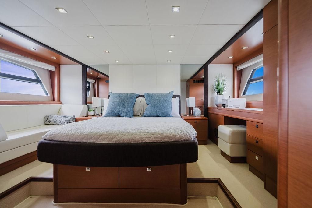 2014 Prestige 62 