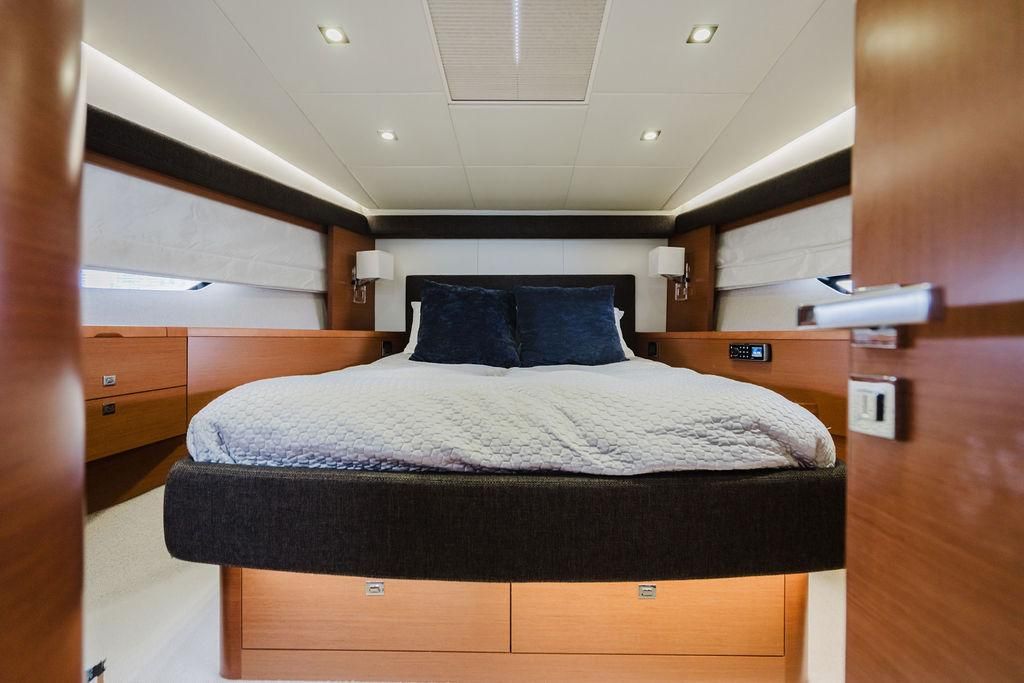 2014 Prestige 62 