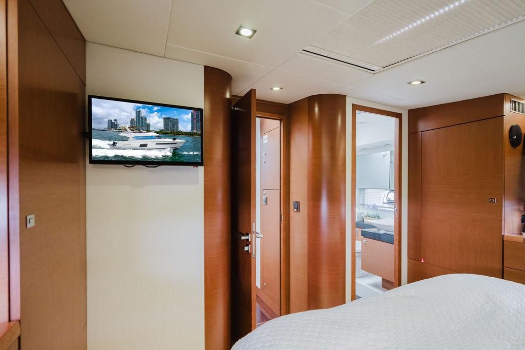 2014 Prestige 62 
