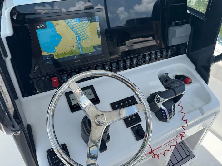  Yacht Photos Pics 2024 Sea Hunt Gamefish 27 helm with Garmin display and steering wheel.