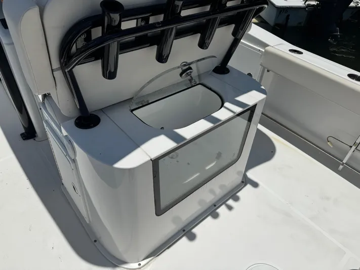  Yacht Photos Pics 2024 Sea Hunt Gamefish 27 boat with forward seating and fishing rod holders.