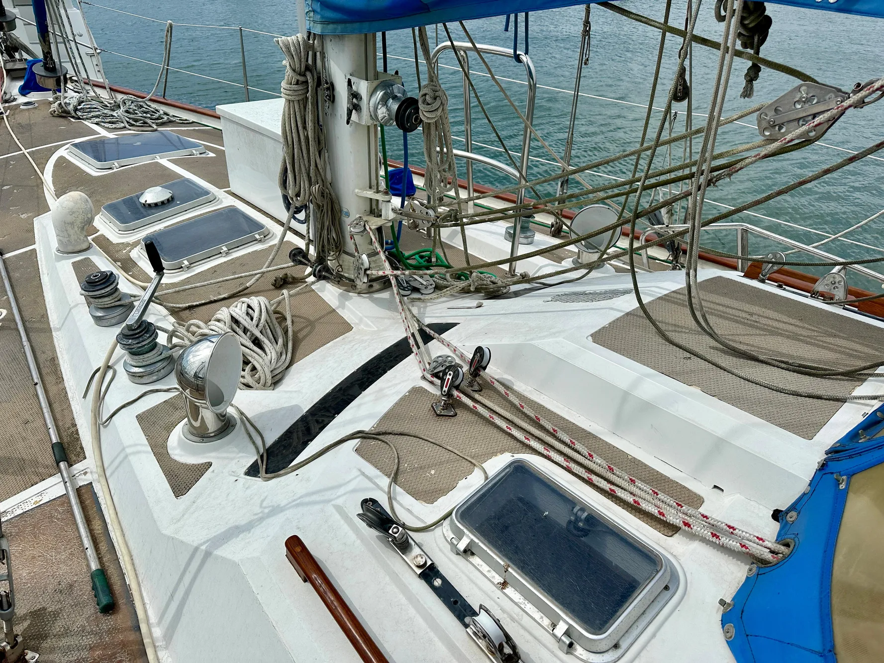 1983 Norseman 447 CC Cutter sailboat deck with rigging and hatches.