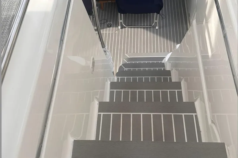 Double Eagle Yacht Photos Pics Staircase on 2005 Silverton 42 Convertible yacht with sleek, modern design.