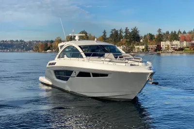 Cruisers Yachts Cantius