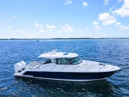 2022 43' Tiara Yachts-43 LE Miami, FL, US