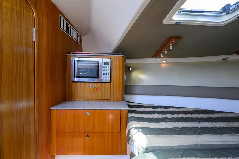 Nauti-hooker Yacht Photos Pics Pursuit 34 Nauti-Hooker - Forward Berth