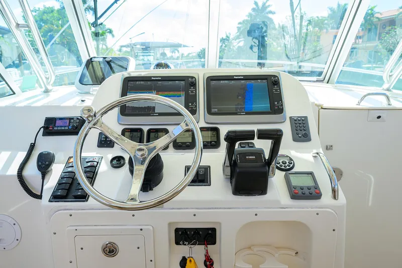 Nauti-hooker Yacht Photos Pics Pursuit 34 Nauti-Hooker - Helm Electronics