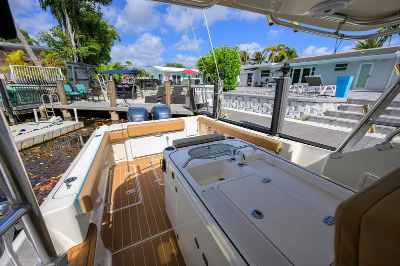 Nauti-hooker Yacht Photos Pics Pursuit 34 Nauti-Hooker - Deck Equipment